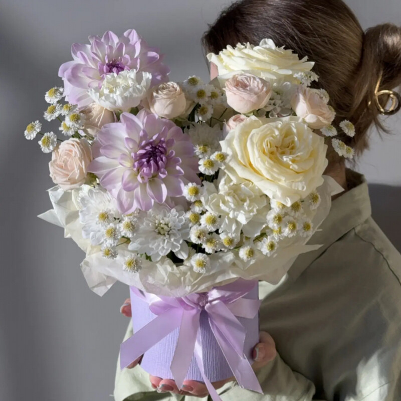 Composition with dahlias, standart