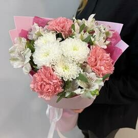 Букет кустовая хризантема, диантусы и альстромерия