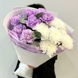 Букет лавандовая гвоздика Мун и кустовая хризантема