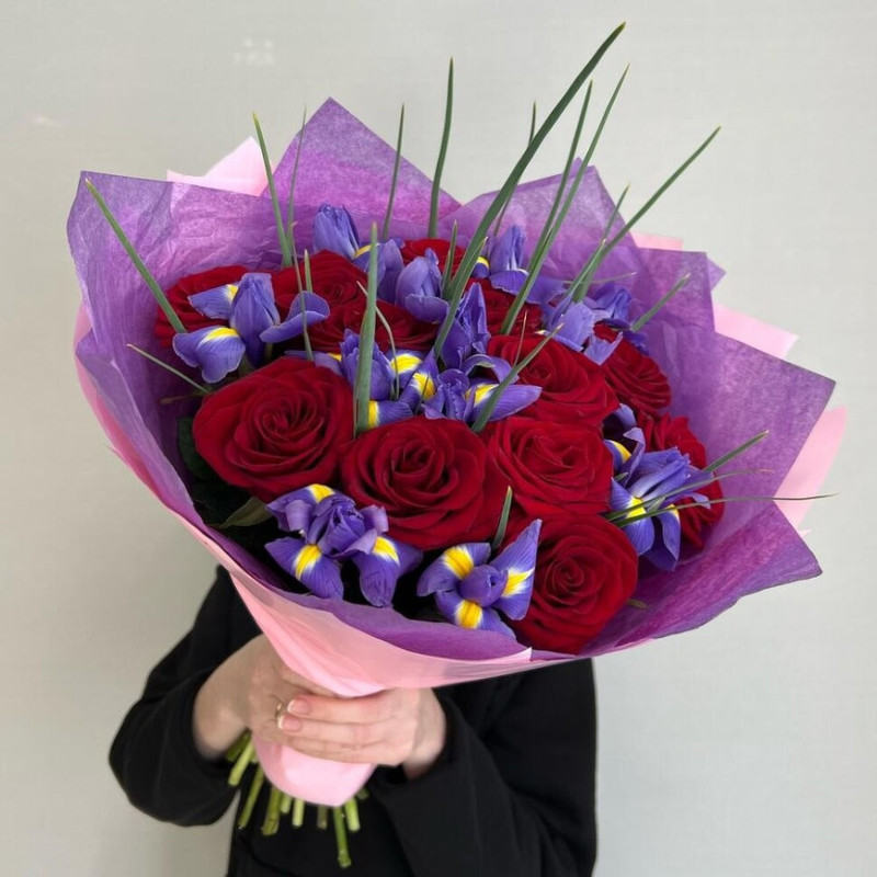 Букет из ирисов и роз, стандартный