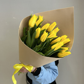 Buket iz 15 zheltih tyul_panov