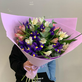 Buket iz irisov i al_stromerij "Vozduh"