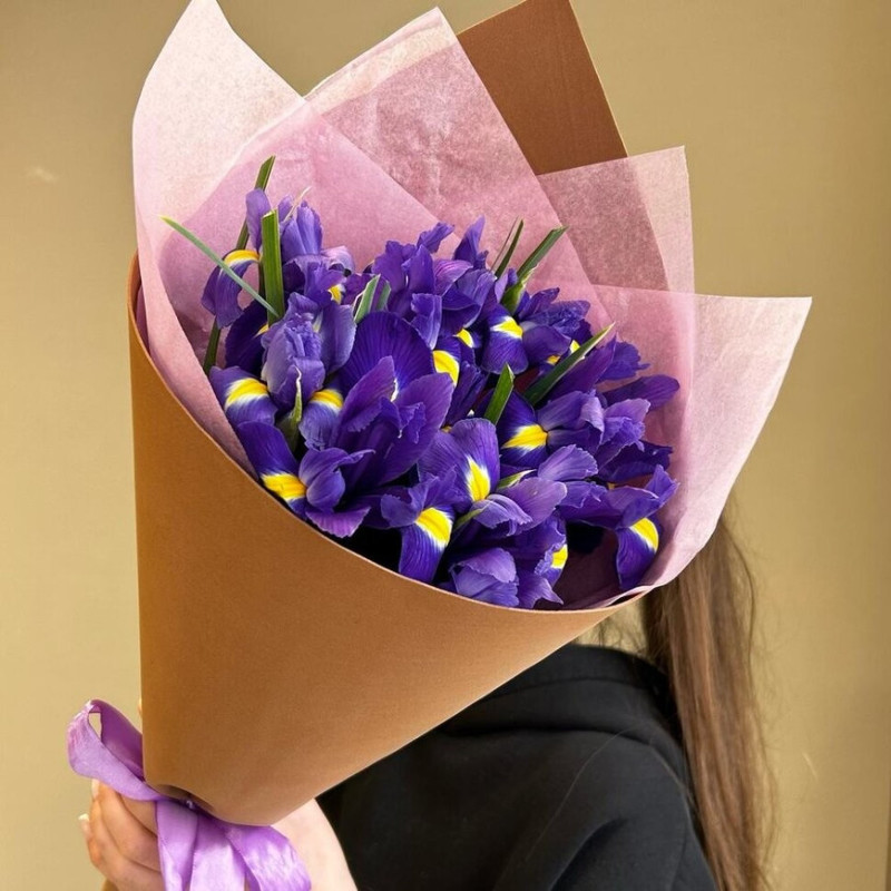 Букет из 11 ирисов в упаковке, стандартный