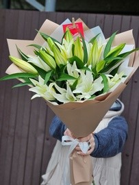 Букет из лилий