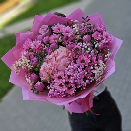 Buket miks s kustovoj hrizantemoj i gortenziej