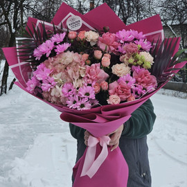 buket miks s romashkovoj hrizantemoj