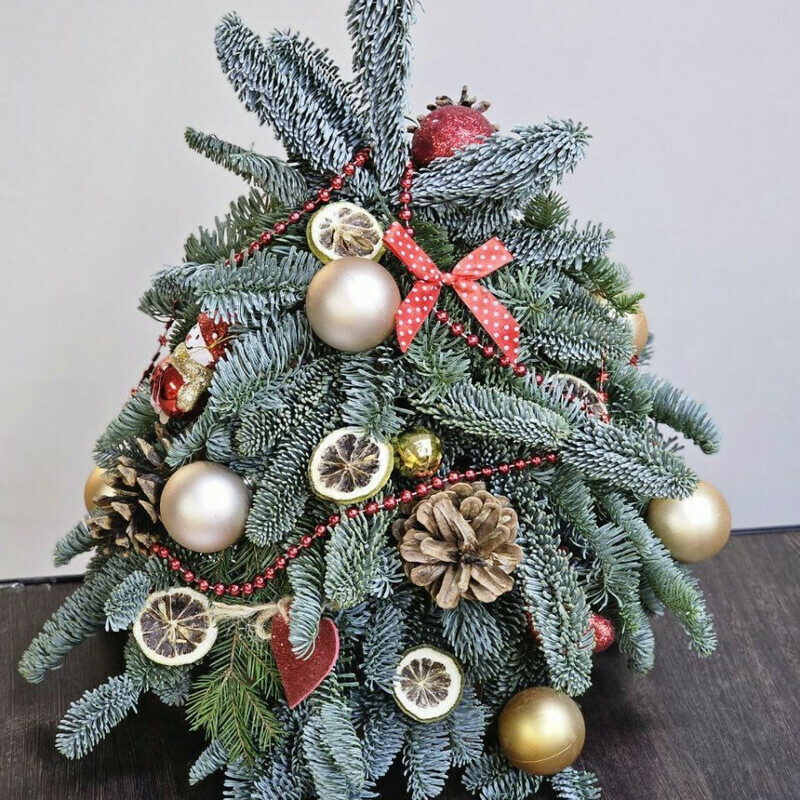 ёлочка из нобилиса с украшениями, стандартный