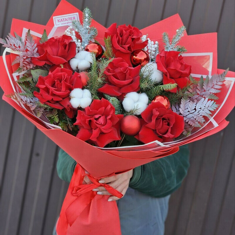новогодний букет с розами, стандартный
