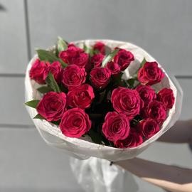 25 малиновых роз