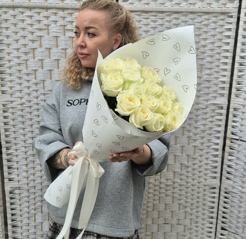 Materinskaya nezhnost_, roza belaya