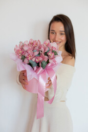 Цилиндр с орхидеями "Кассиопея" 