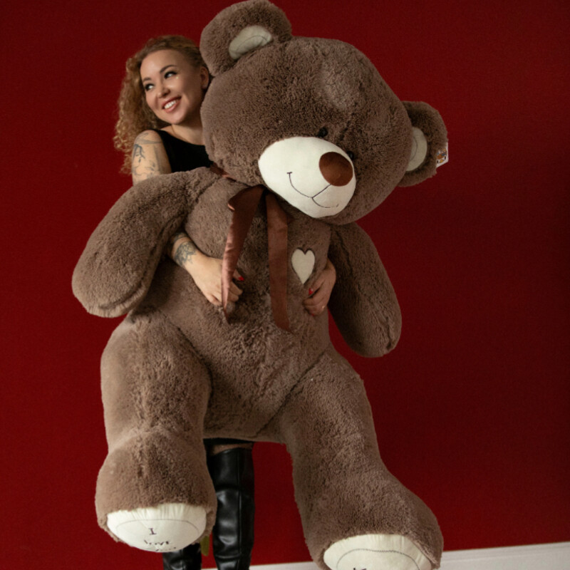 Огромный плюшевый медведь , огромный медведь 