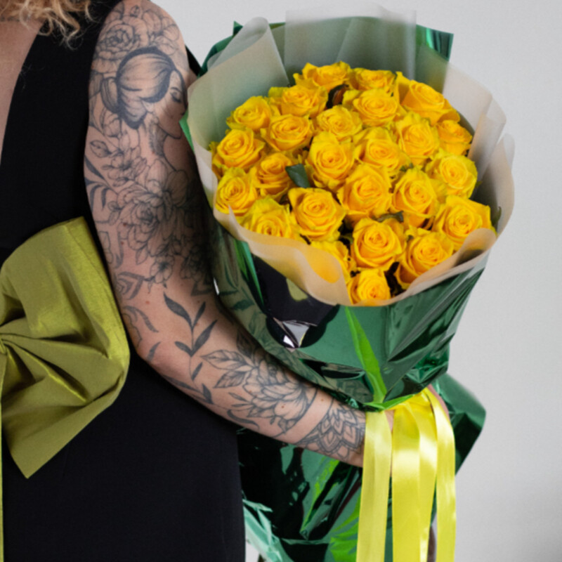 Donna Karen, monobuket zheltih roz