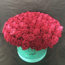 Arrangement in a hat box of 101 Shangri La roses