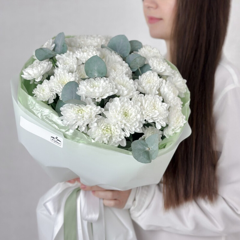 Букет кустовых хризантем с эвкалиптом, 7 кустовых хризантем