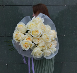 Большой букет садовых роз Канделайт