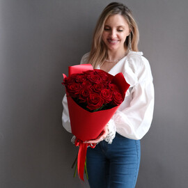 Монобукет из 15 роз рэд наоми