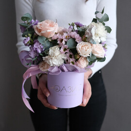 Композиция в шляпной коробке "Лавандовая нежность"