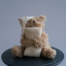 Игрушка мягконабивная "Мишка в ночном колпаке с подушкой", 22 см