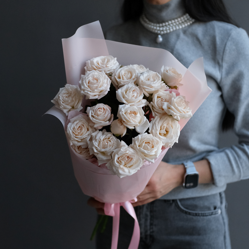 Монобукет из 3 кустовых роз бомбастик, уменьшенный