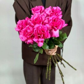 7 pink French roses