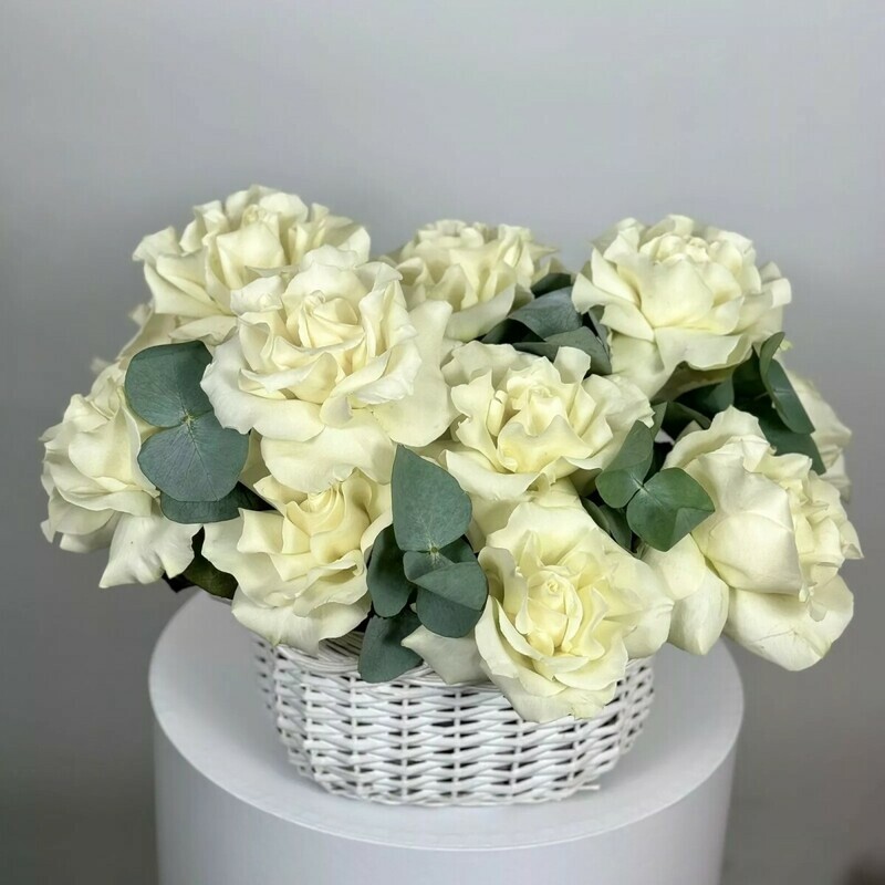 Средняя корзина с французскими розами , стандартный