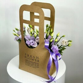 Sirenevaya eustoma v sumochke