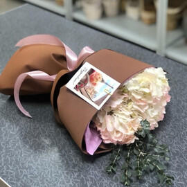 Букет из Гортензии с эвкалиптом