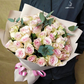 Розы с эвкалиптом(51шт.)