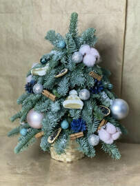 Elochka s igrushkami