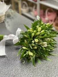 Букет из альстромерии и эвкалипта