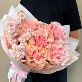 Букет с французской  розой и маттиолой