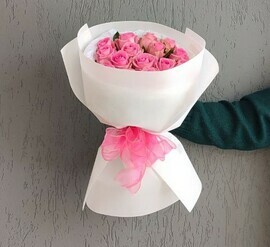 Bouquet of pink roses