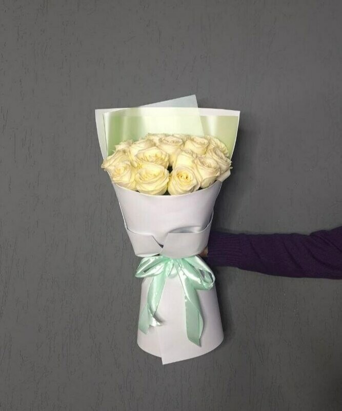 Belie kenijskie rozi, buket belih roz