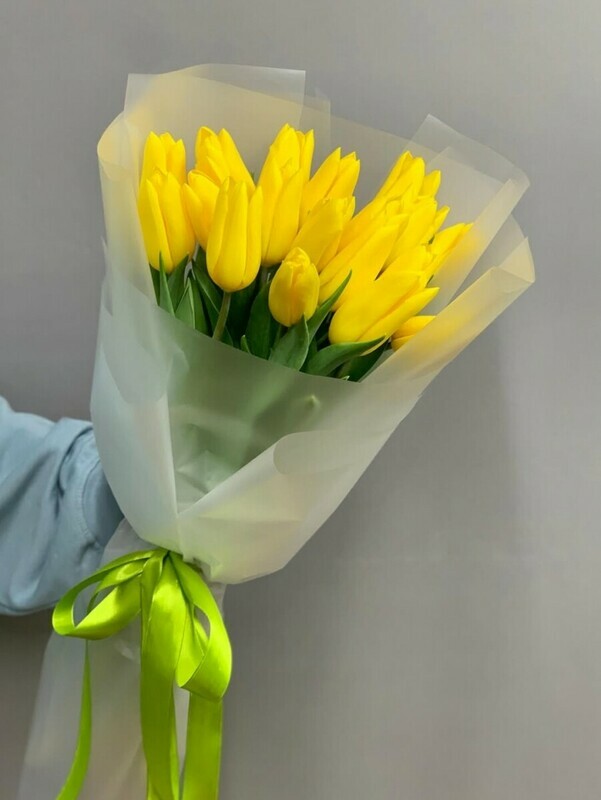 15 желтых тюльпанов, букет тюльпанов