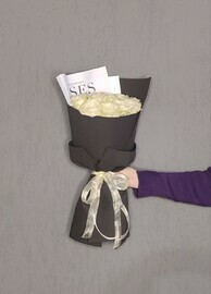 15 белых роз