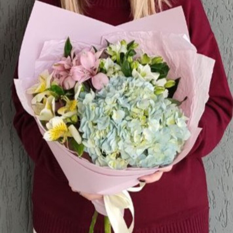 Buket s gortenziej i al_stromeriej, standart