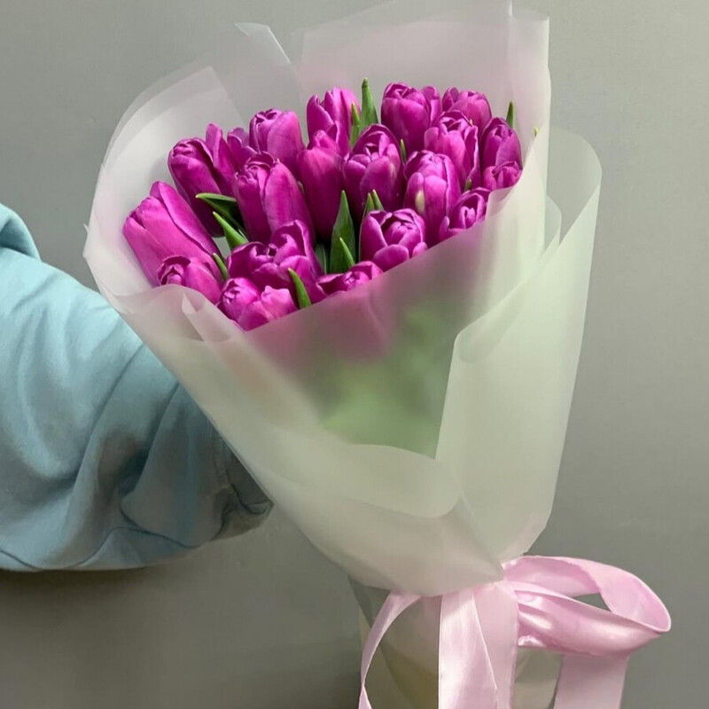 15 сиреневых тюльпанов, букет тюльпанов
