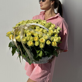 Korzina 75 roz dlya mami