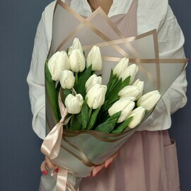 Монобукет из белых тюльпанов 15 штук