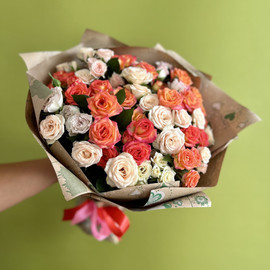 Monobuket iz 25 kustovih roz