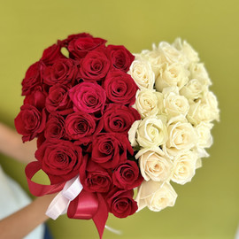 Монокоробка сердце из 45 роз