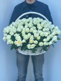 101 роза в корзине