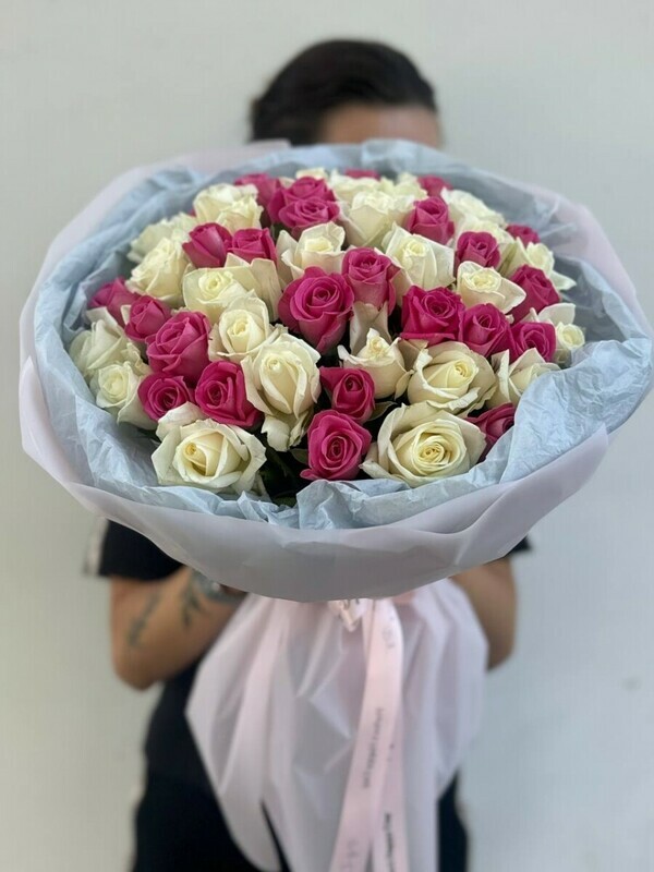 Buket iz 51 rozi 40 sm, standart