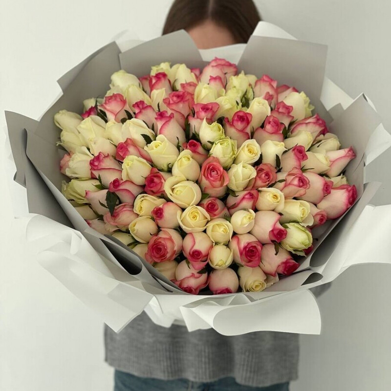 Buket iz 101 rozi 35 sm., buket iz 101 rozi 35 sm.