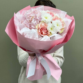 Авторский букет с гортензией