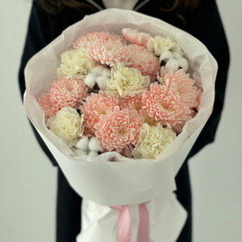 Avtorskij buket s hrizantemoj