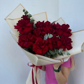Buket iz 13 russkih roz