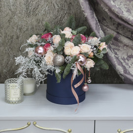 Korobka s tcvetami "Siyanie zvezd"