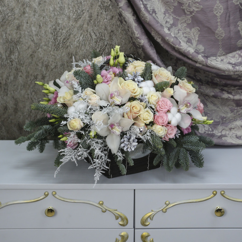 Корзина с цветами "Зимняя грация", стандартный